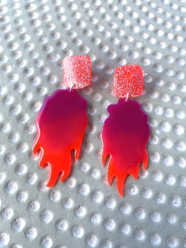 Boucles d'oreilles Subway fluo en résine (Nouveau)