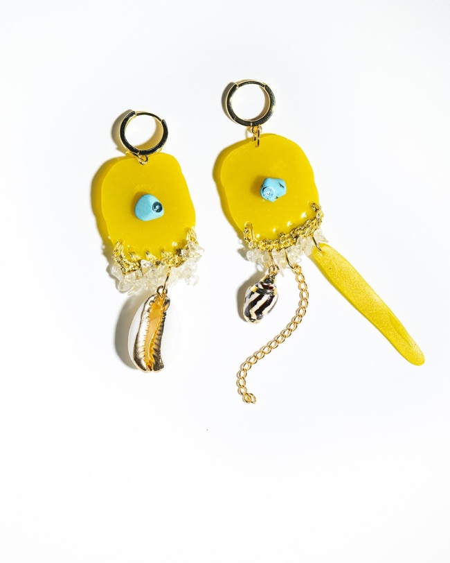 La Ley del deseo - Boucles d'oreilles en résine, crochet, coquillage 